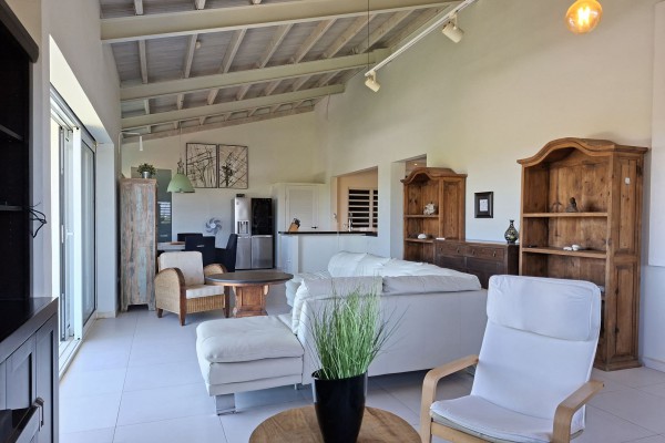 Kaya Modoc - Ruime woning met zwembad en aparte studio