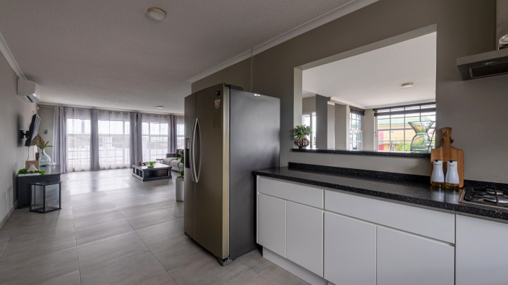 Rooi Catootje – Spacious 2-Bedroom Apartment for Rent