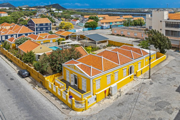 Stylish 10-Office Business Center in Historic Otrobanda
