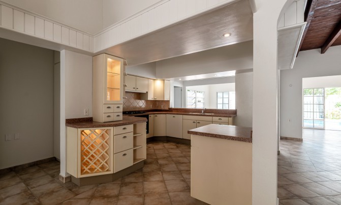 Ruime 4-slaapkamer villa met zwembad in Jan Doret