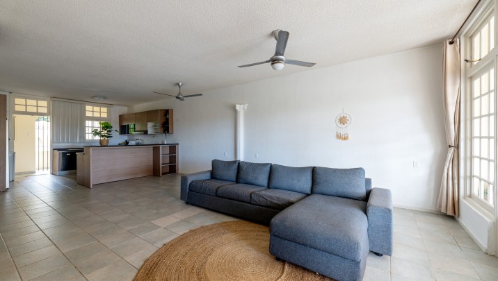 Royal Palm – Ruim appartement met zeezicht en balkon