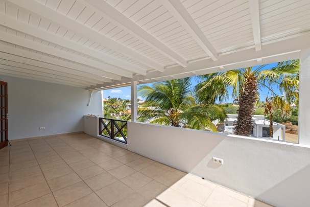 Spacious 2-bedroom apartment with large terrace in Cocolora