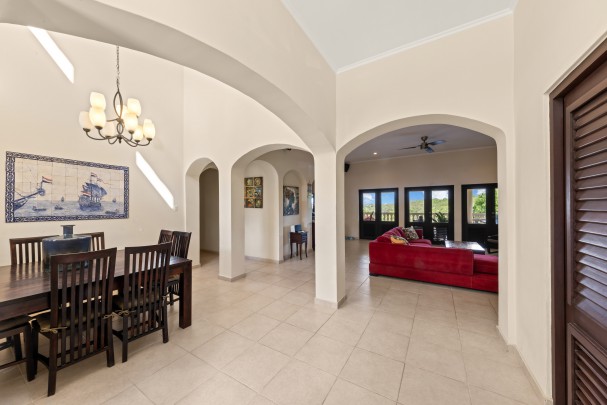 Blue Bay &ndash; Grote villa met twee ruime appartementen