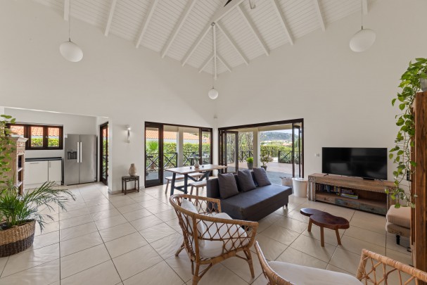 Blue Bay L-section &ndash; three-bedroom villa with a lovely outdoor space