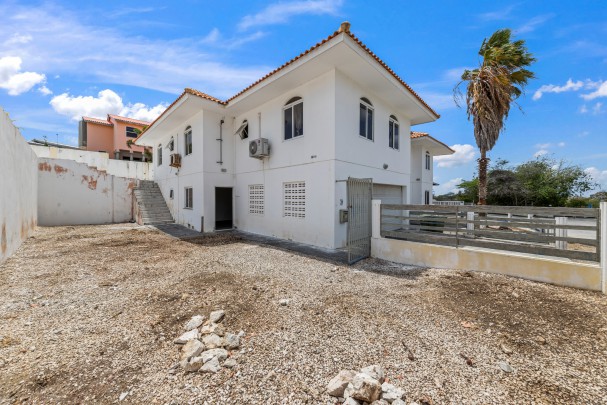Cas Grandi &ndash; Spacious fixer-upper with apartment in a quiet location