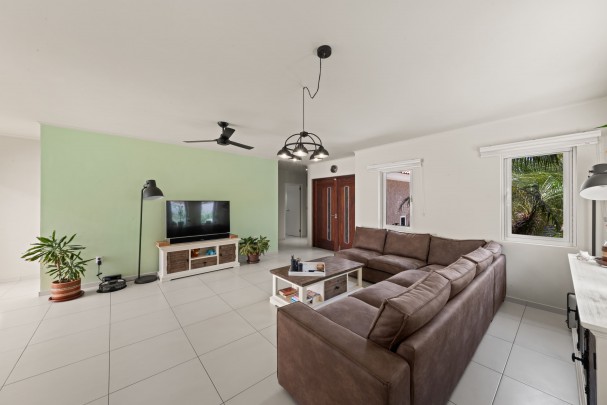 Sun Valley - Modern Detached Home with Garage on Spacious Lot