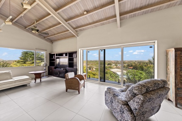 Kaya Modoc - Ruime woning met zwembad en aparte studio