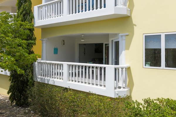 Fully Furnished 1-Bedroom Apartment with Holiday Rental Potential