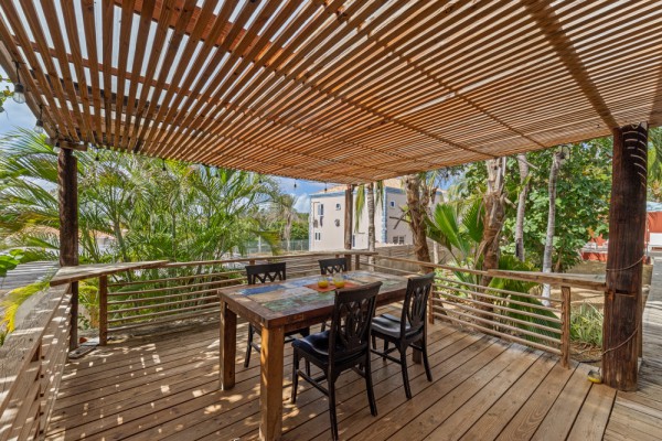 Renovated Tropical Home with Peace and Privacy in Jan Thiel