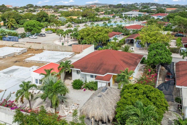 Montaña - Recompensa Park Detached 2-Bedroom Bungalow with Studio