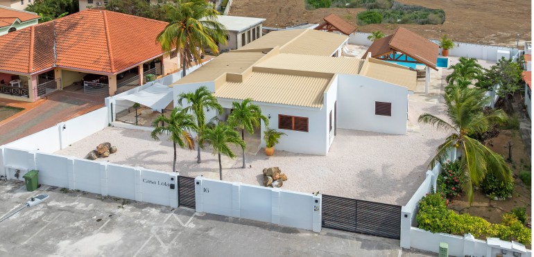 Julianadorp - Modern renovated detached villa with swimming pool