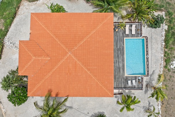 Blue Bay - Stylish 5-Bedroom Villa with Pool on the Golf Course