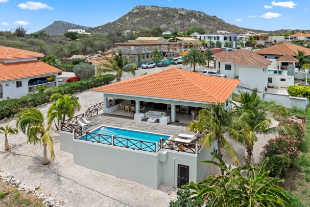 Blue Bay - Stylish 5-Bedroom Villa with Pool on the Golf Course