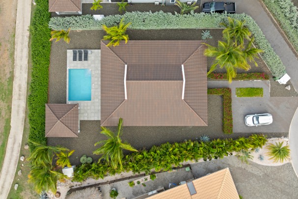 Blue Bay – Charming Villa with Pool and Golf Course Views