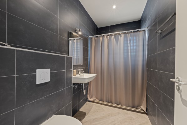 Blue Bay – Royale Villa met Zeezicht, Zwembad & 2 Appartementen