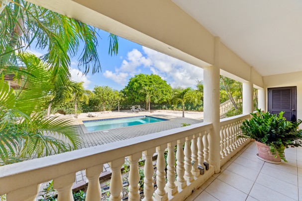 Blue Bay &ndash; Grote villa met twee ruime appartementen