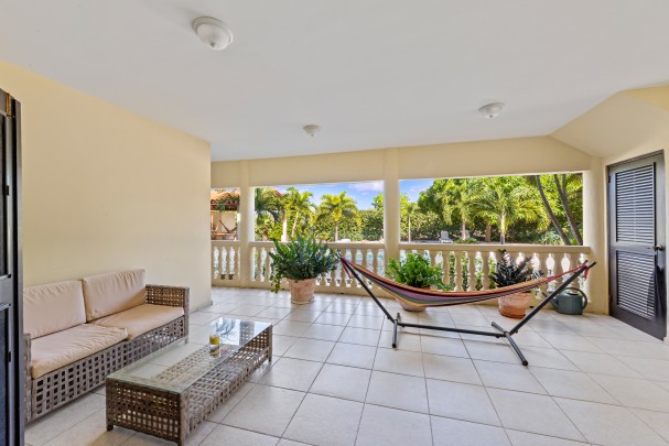 Blue Bay &ndash; Grote villa met twee ruime appartementen