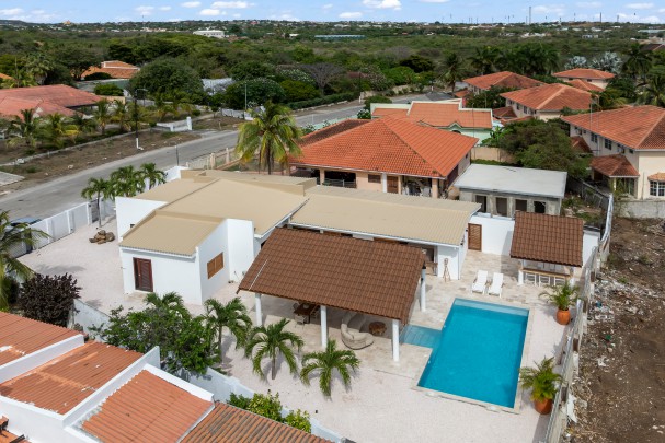 Julianadorp - Modern renovated detached villa with swimming pool