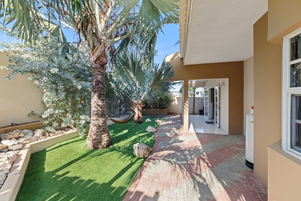 Hanenberg – Tropische vakantiewoning met zwembad en poolbar