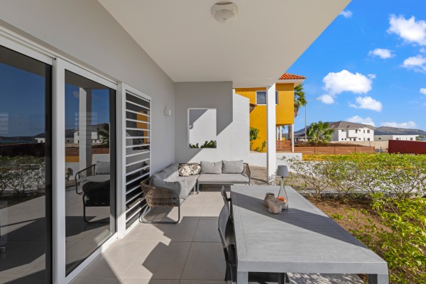 Jan Sofat – Woning met twee appartementen en uitzicht op spaans water
