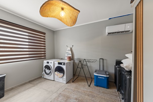 Blue Bay &ndash; Fraai gerenoveerde villa met zwembad aan golfbaan  