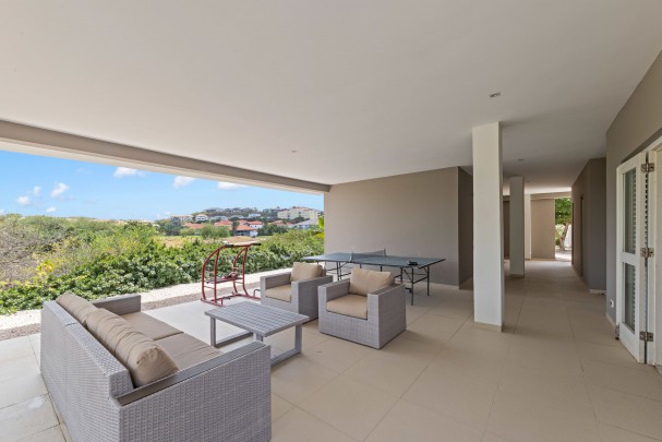 Blue Bay BO 4 &ndash; Elegant villa with unique views over the golf course