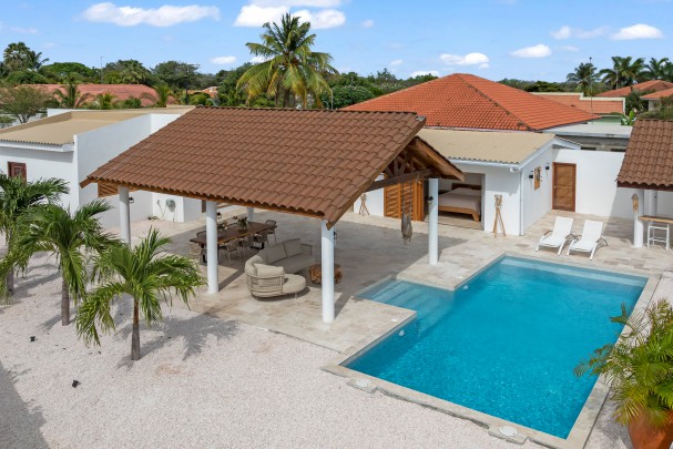 Julianadorp - Modern renovated detached villa with swimming pool