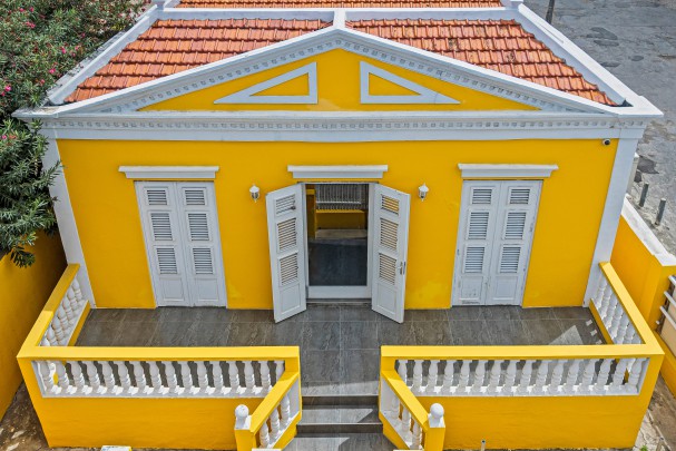 Stylish 10-Office Business Center in Historic Otrobanda