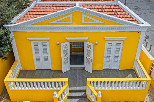Stylish 10-Office Business Center in Historic Otrobanda