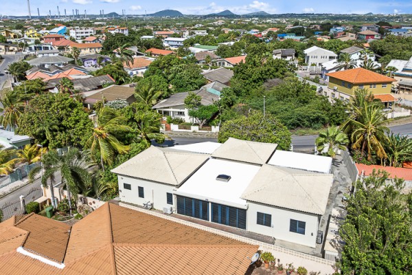 Spacious 3-bedroom villa with separate apartment