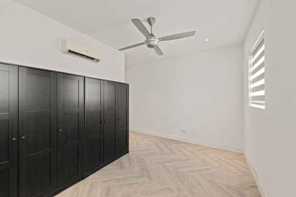 Blue Bay – Spacious Villa with Ocean View, Pool & 2 Apartments