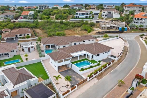 Blue Bay - Luxueze nieuwbouwwoning met 4 slaapkamers en zwembad