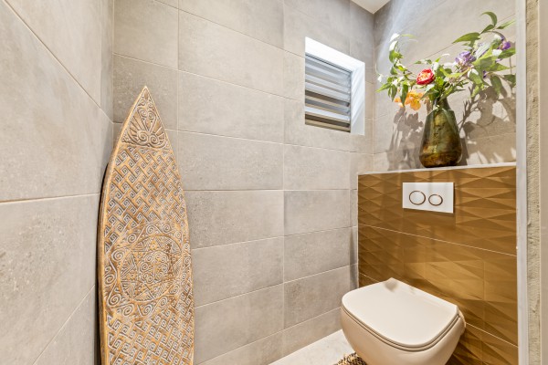 Blue Bay – Fraai gerenoveerde villa met zwembad aan golfbaan  