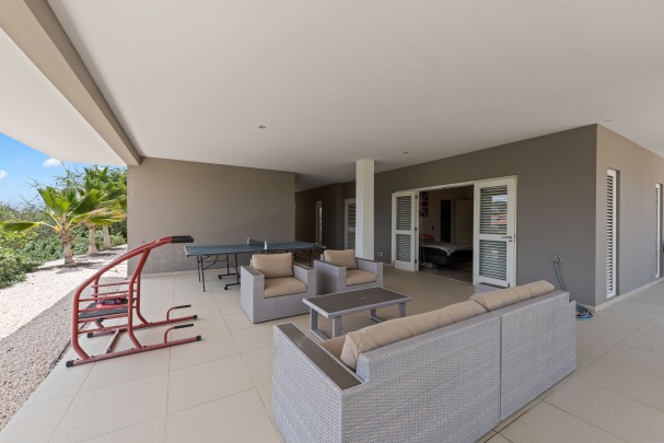 Blue Bay BO 4 &ndash; Elegant villa with unique views over the golf course