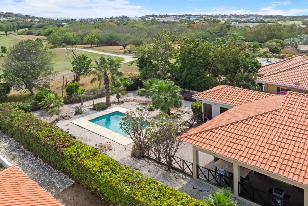 Blue Bay L-section &ndash; three-bedroom villa with a lovely outdoor space