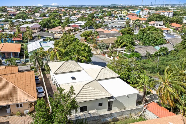 Spacious 3-bedroom villa in quiet residential area