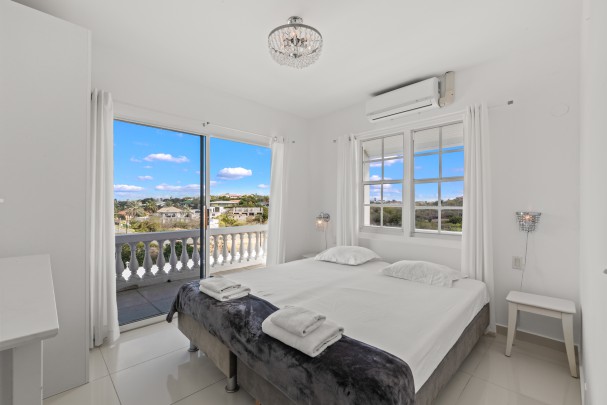 Champartments - Luxury group resort white villa on Curaçao 