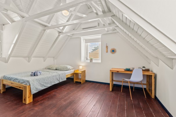 Fully operational student housing complex with 30 rooms for sale