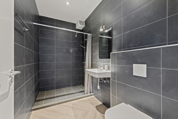 Blue Bay – Royale Villa met Zeezicht, Zwembad & 2 Appartementen