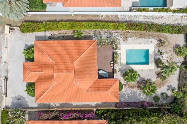 Blue Bay L-section &ndash; three-bedroom villa with a lovely outdoor space