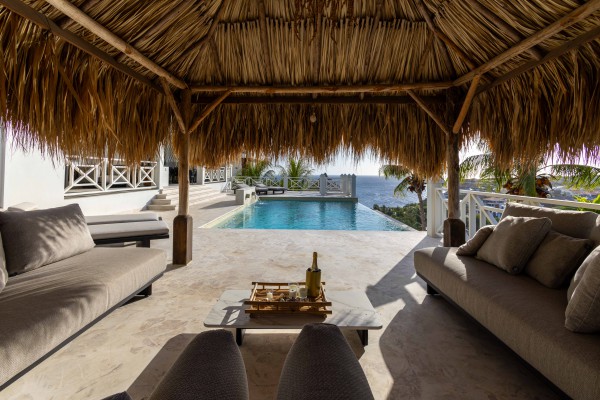 Blue Bay – Exclusive villa met adembenemend uitzicht  