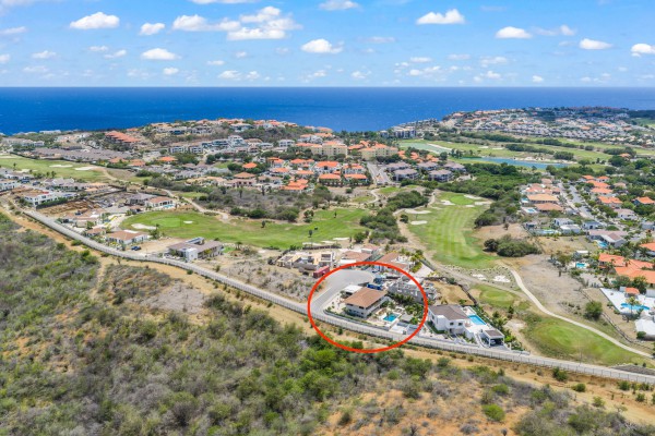 Luxury Villa with 4 Bedrooms, Pool & Guest Suite in Blue Bay