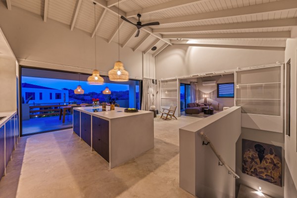 Luxury Villa with 4 Bedrooms, Pool & Guest Suite in Blue Bay