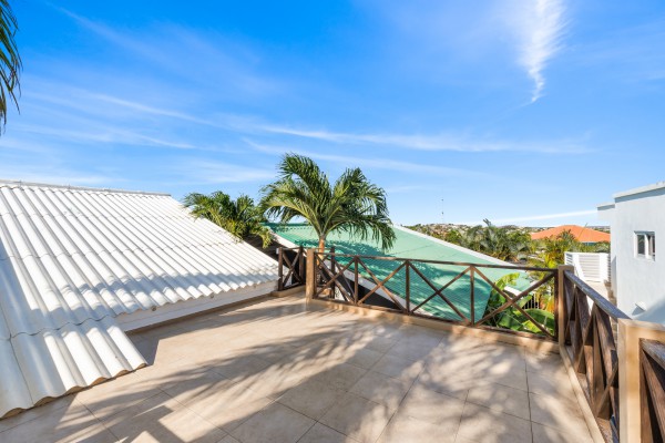 Hanenberg – Tropical vacation home with pool and private bar
