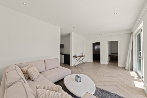 Blue Bay – Royale Villa met Zeezicht, Zwembad & 2 Appartementen