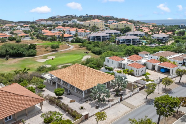 Blue Bay BO 4 &ndash; Elegant villa with unique views over the golf course