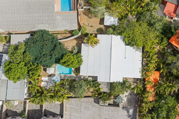 Renovated Tropical Home with Peace and Privacy in Jan Thiel