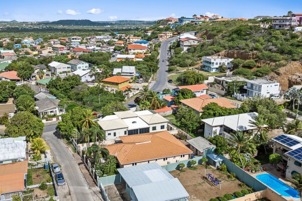 Spacious 3-bedroom villa in quiet residential area