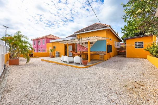 Fully operational student housing complex with 30 rooms for sale