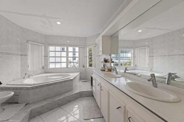 Blue Bay Resort - Caribbean Luxury Villa with 7 Bedrooms and Sea Views
